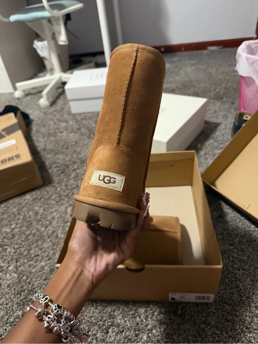 NWT UGG CHESTNUT WOMEN SIZE 7